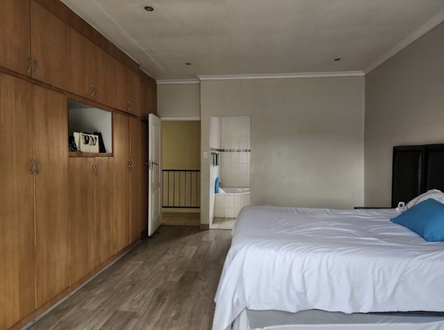 5 Bedroom Property for Sale in Doringkruin North West